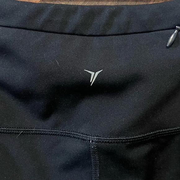 Old navy active Womens black leggings with sheet material around calves size med - Picture 3 of 5